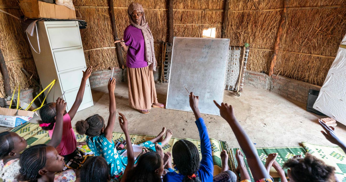 ISOPIX / Gregg Brekke  / Zuma Press | Teaching English to Tigrayan refugees in the Tuneidba Camp in Sudan