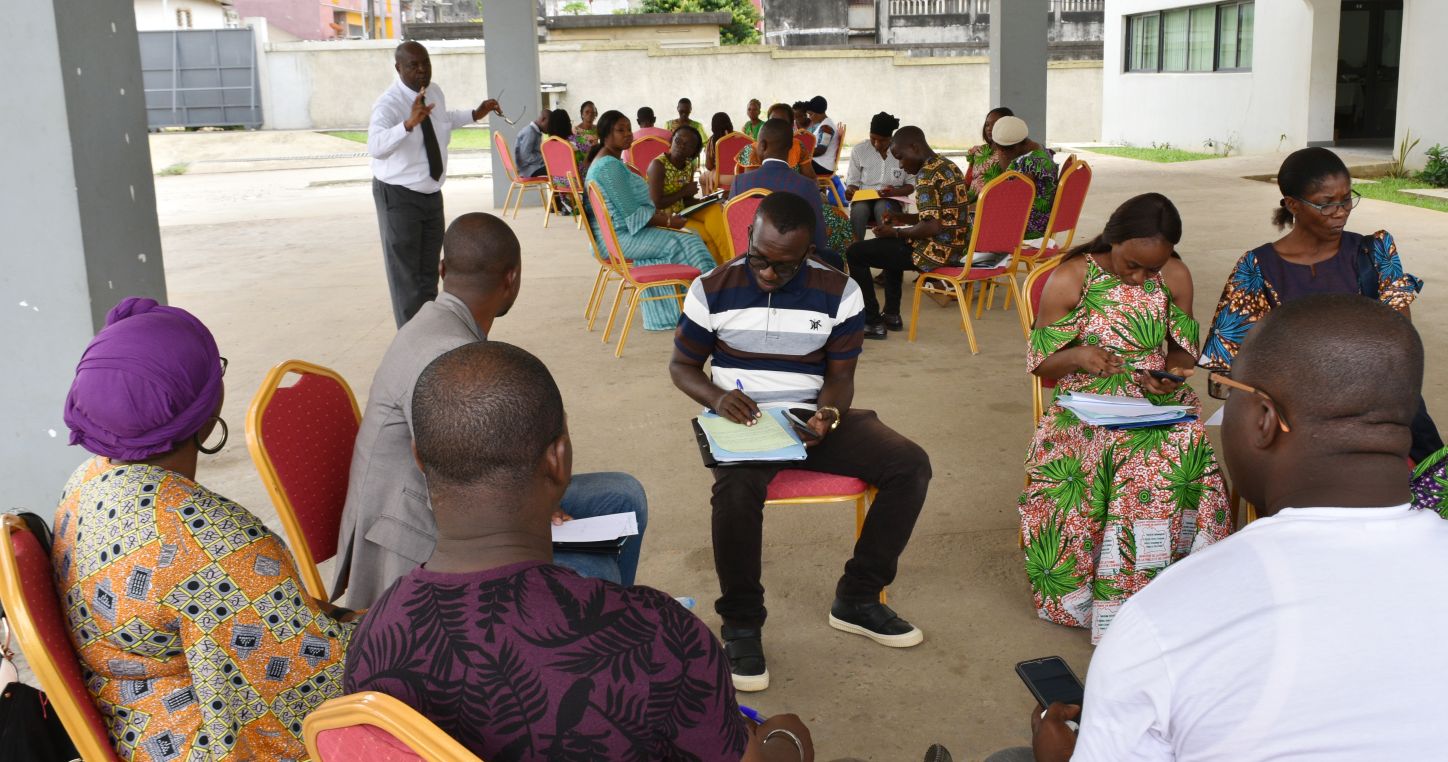 Teacher-led learning circle in Côte d'Ivoire