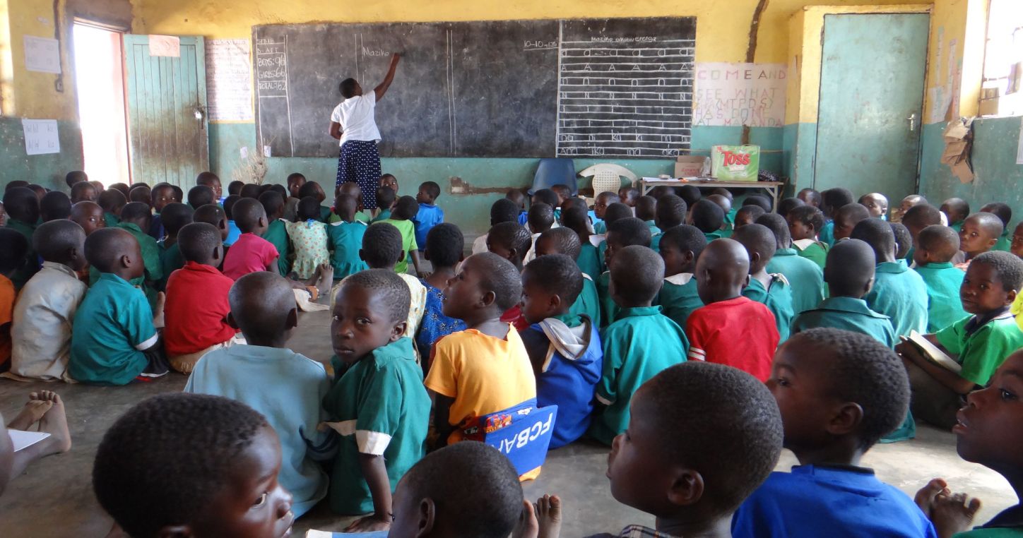 A packed classroom in a Primary School, Malawi, February 2013 (GPE/Tara O'Connell).
